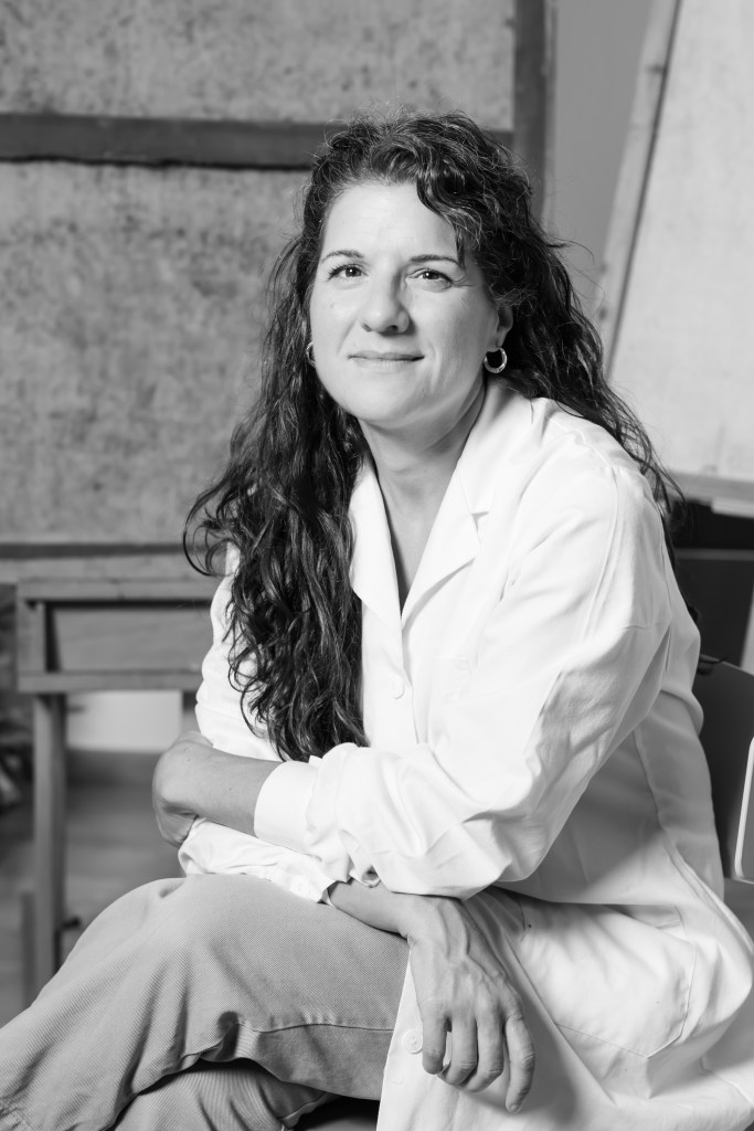 Patricia Muñoz, restauradora de arte de Coruña, especializada en restauración de cuadros